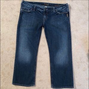 Super cute Silver stretch Capri’s!